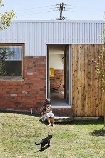In the middle courtyard, the Jacks landscaped a small grass mound for Sadie, five, to play on. The house is topped with corrugated steel. “It’s essentially the cheapest material you can get for roofing in New Zealand,” says Beer.